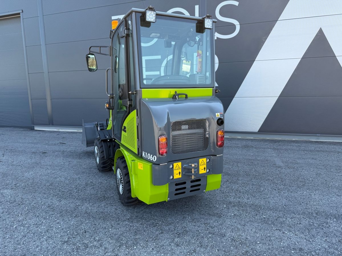 AGROX Kubota Diesel Hoflader 1.9 T - OX1060 mit Kabine 25 PS - Hubkraft 600 kg | Knicklenkung, Komfortkabine mit Heizung