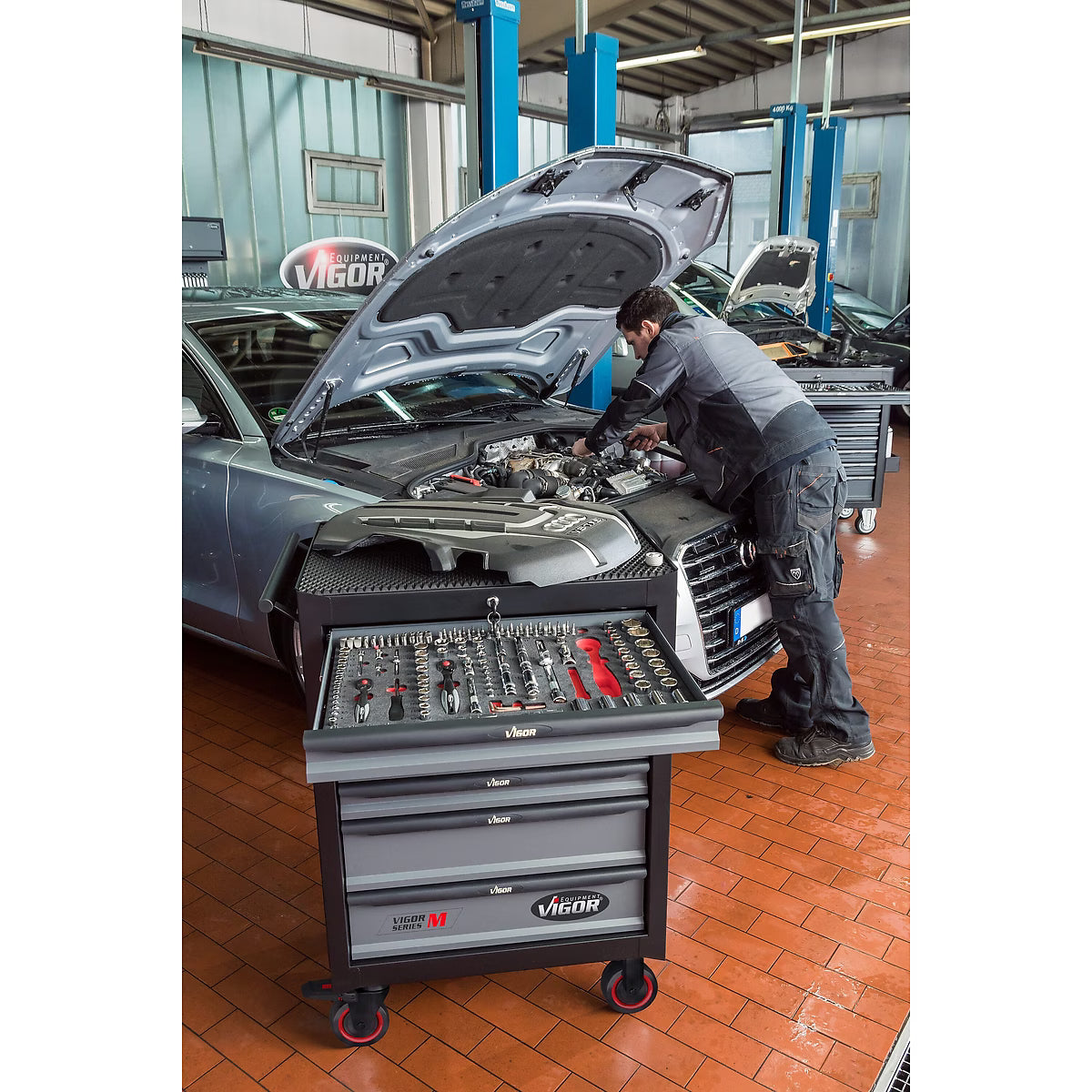 Vigor Tool Trolley M Series with Tool Set, 210pcs (V2379N/210)