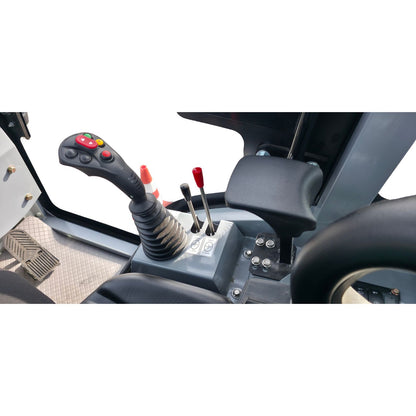 AGROX OX1090 Hoflader – 18,2 kW Kubota-Motor, 1200 kg Nutzlast, Komfortkabine, Euro-Aufnahme & Joysticksteuerung, Allrad 4x4