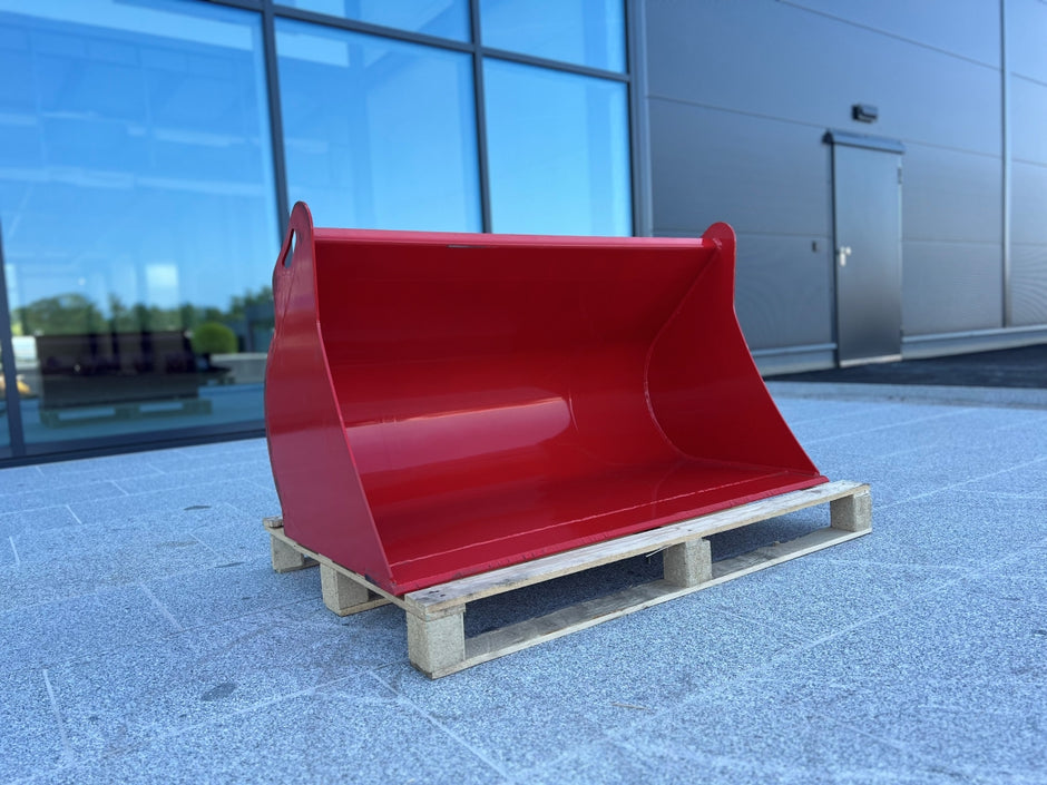 High dump bucket attachment for yard loaders