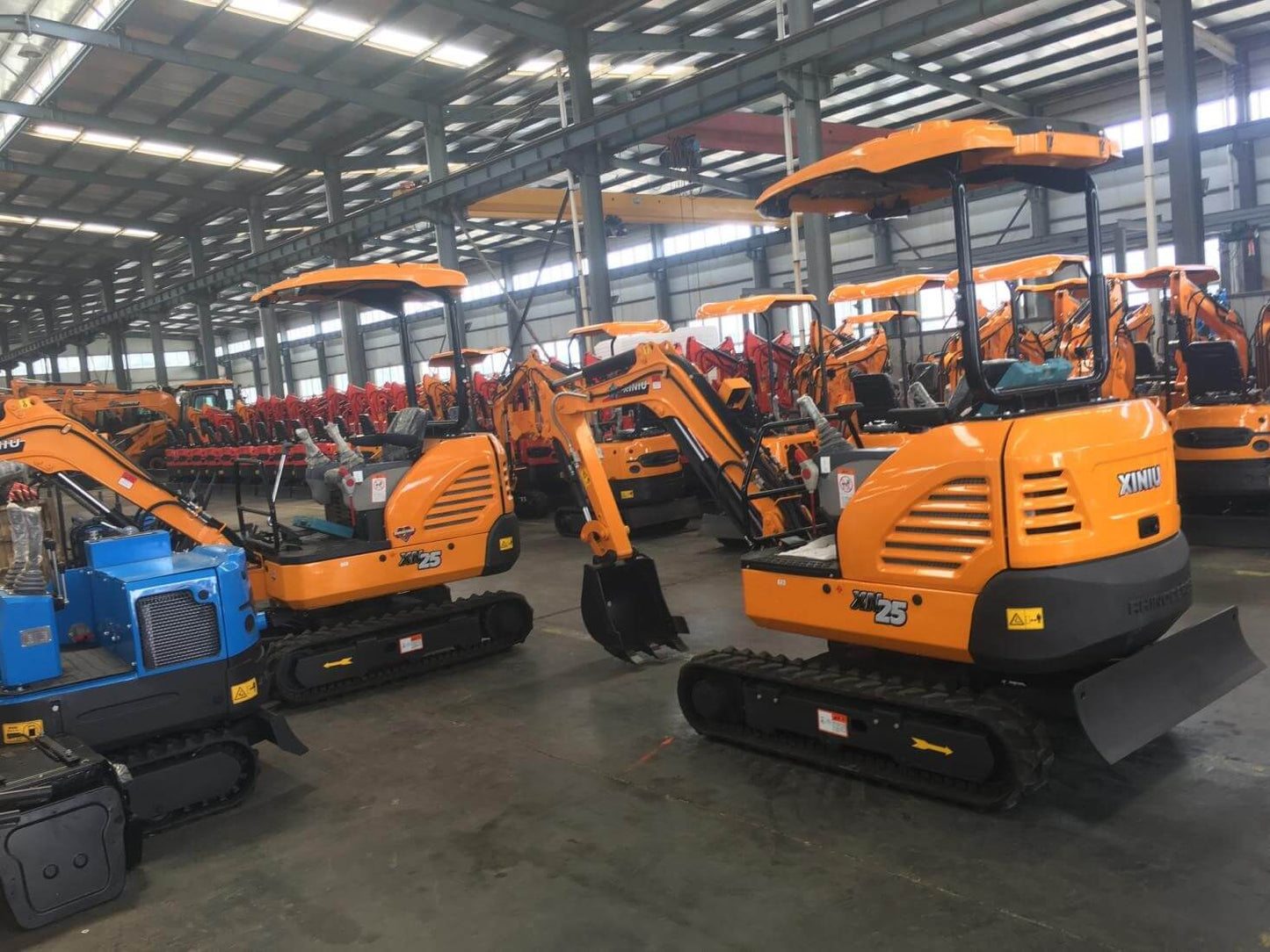 Tracked excavator 2.5 T - excavator 21 HP diesel | GGM Tools