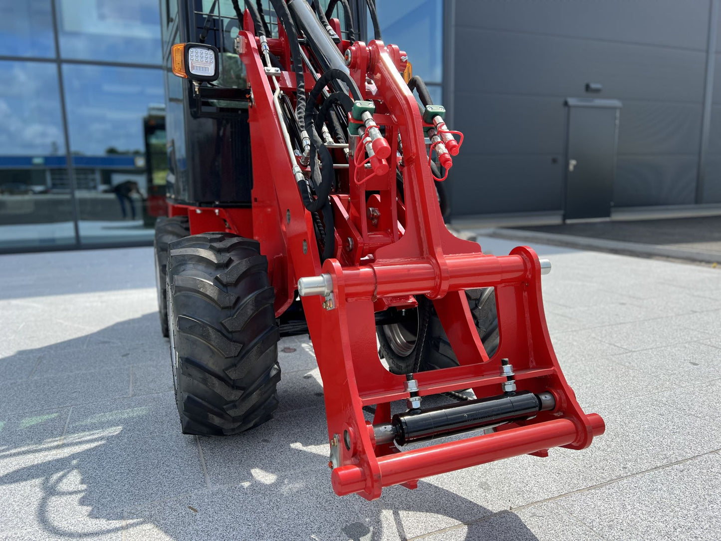 Kubota hydraulic yard loader with spacious cab - agricultura | GGM Tools