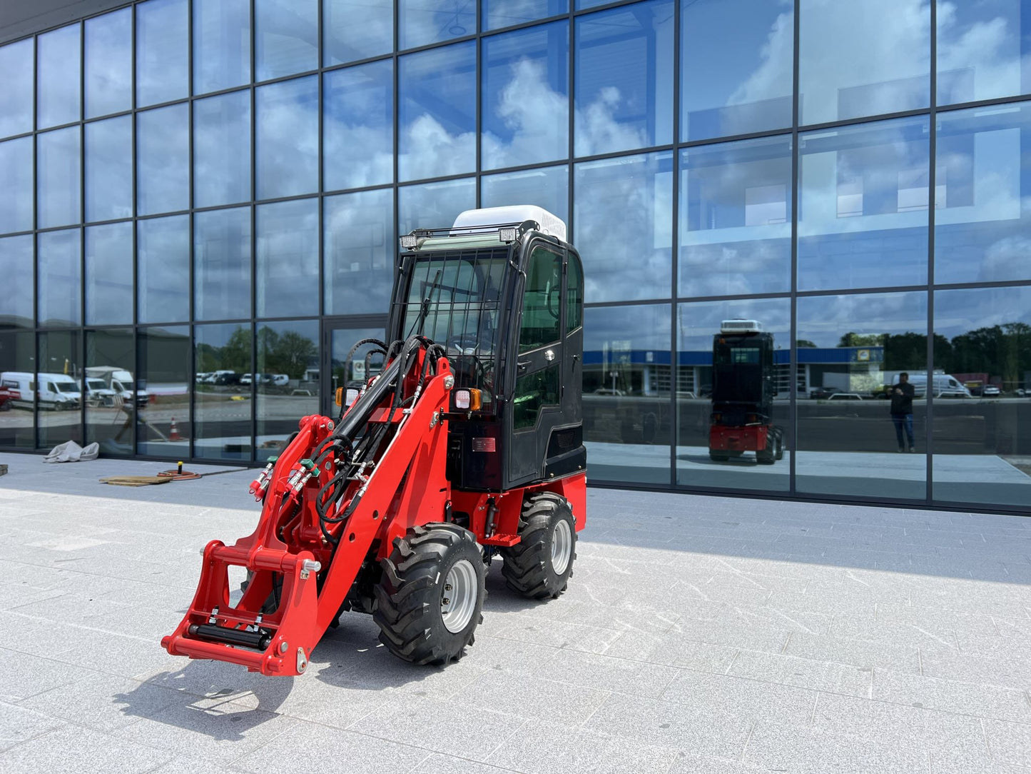 Kubota hydraulic yard loader with spacious cab - agricultura | GGM Tools
