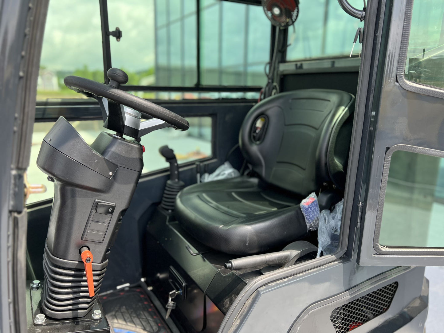 Kubota hydraulic yard loader with spacious cab - agricultura | GGM Tools