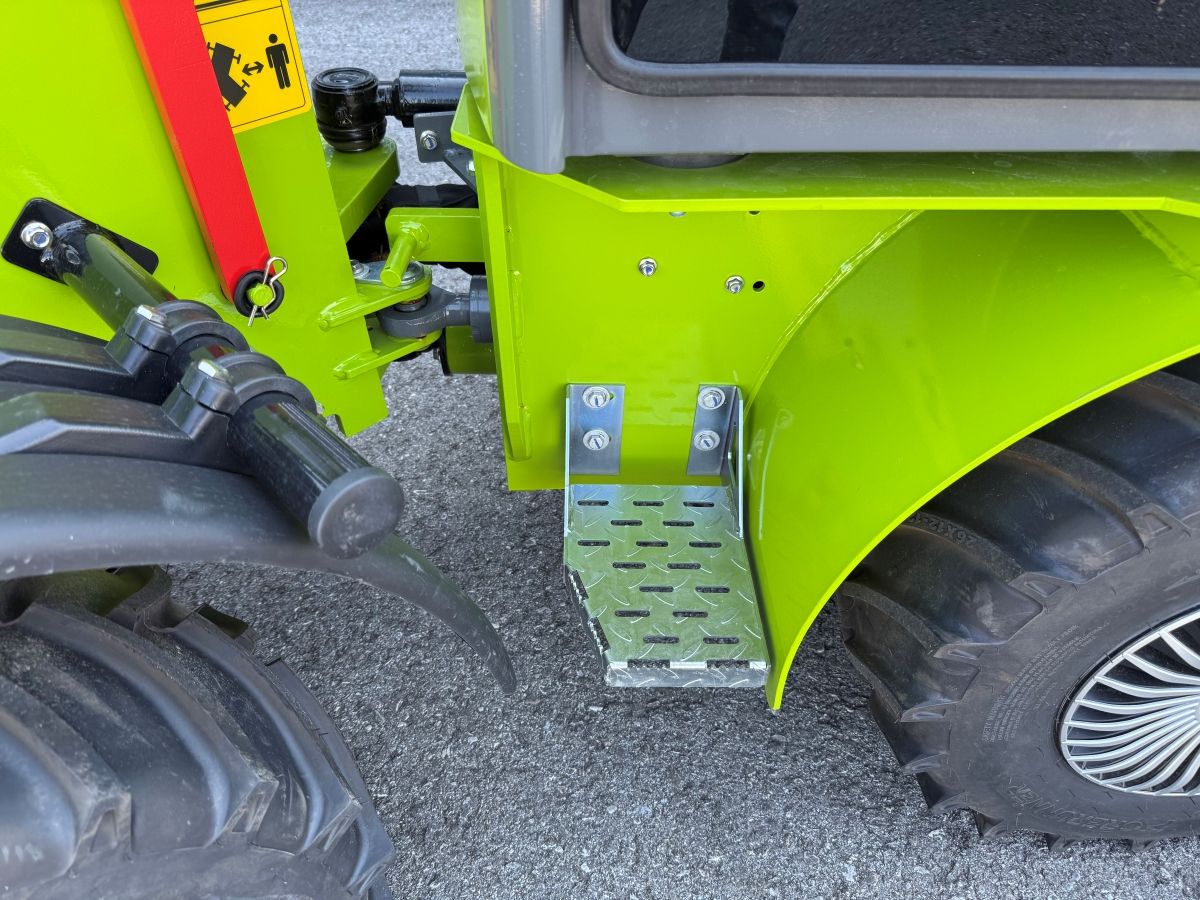 AGROX Kubota Diesel Hoflader 1.9 T - OX1060 mit Kabine 25 PS - Hubkraft 600 kg | Knicklenkung, Komfortkabine mit Heizung