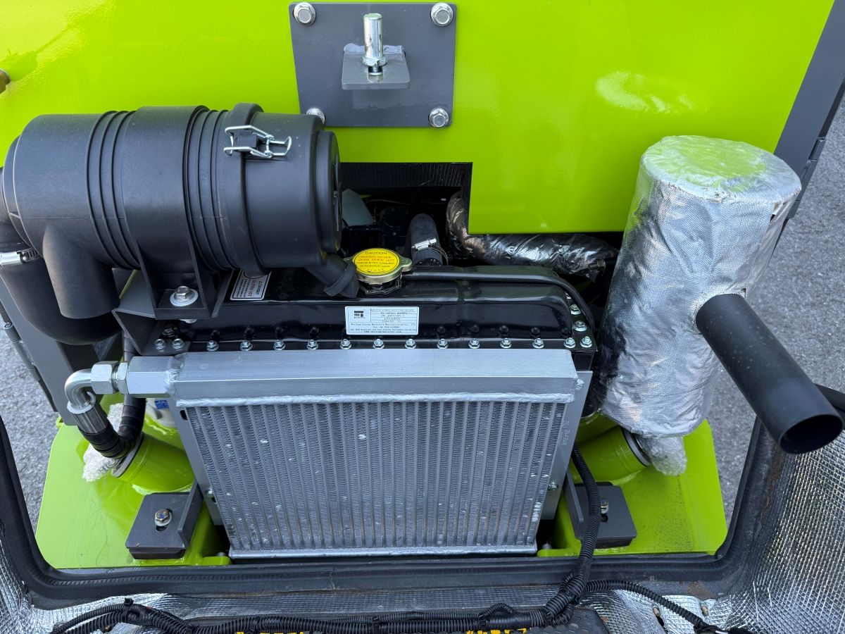 AGROX Kubota Diesel Hoflader 1.9 T - OX1060 mit Kabine 25 PS - Hubkraft 600 kg | Knicklenkung, Komfortkabine mit Heizung