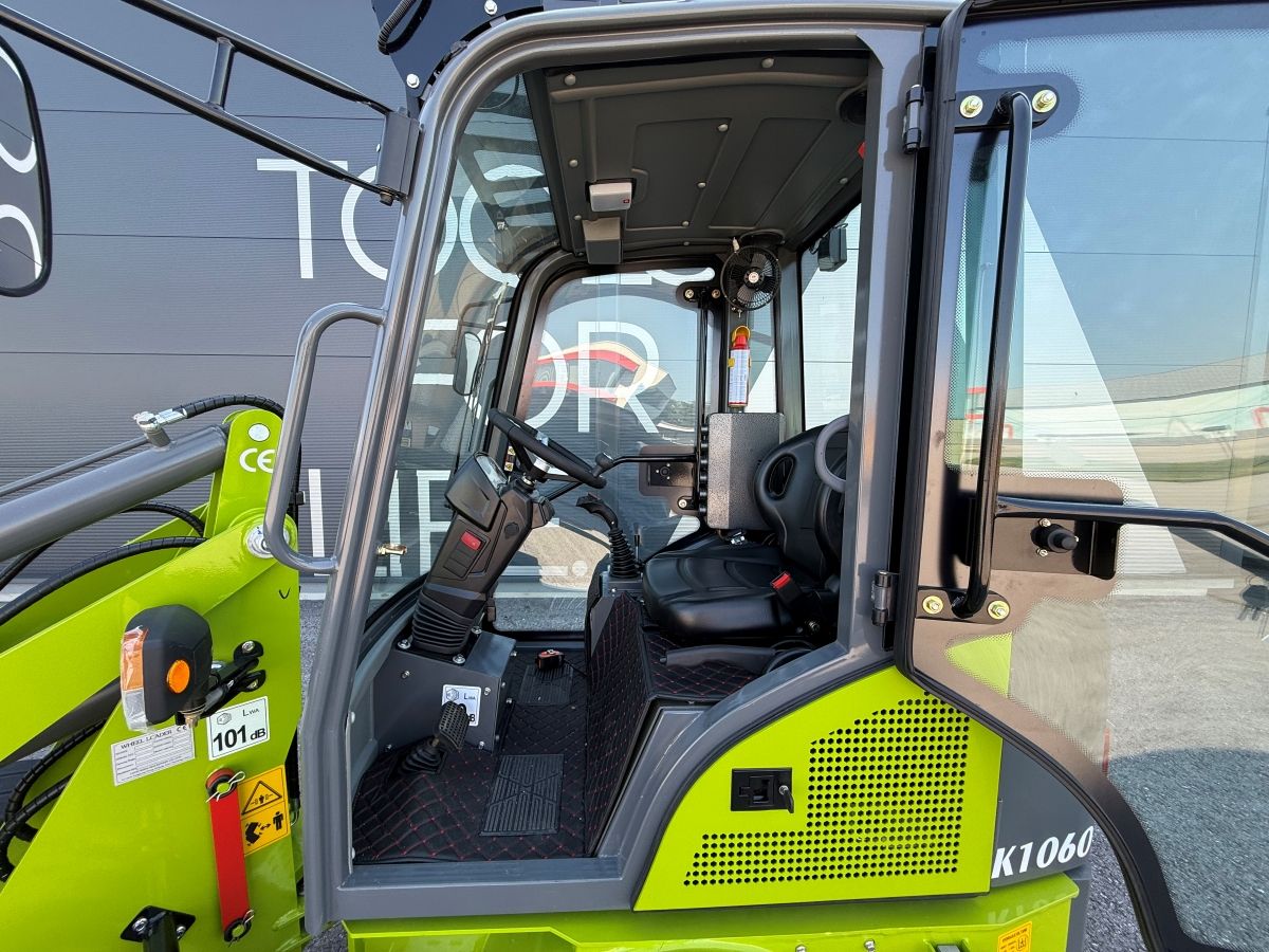 AGROX Kubota Diesel Hoflader 1.9 T - OX1060 mit Kabine 25 PS - Hubkraft 600 kg | Knicklenkung, Komfortkabine mit Heizung