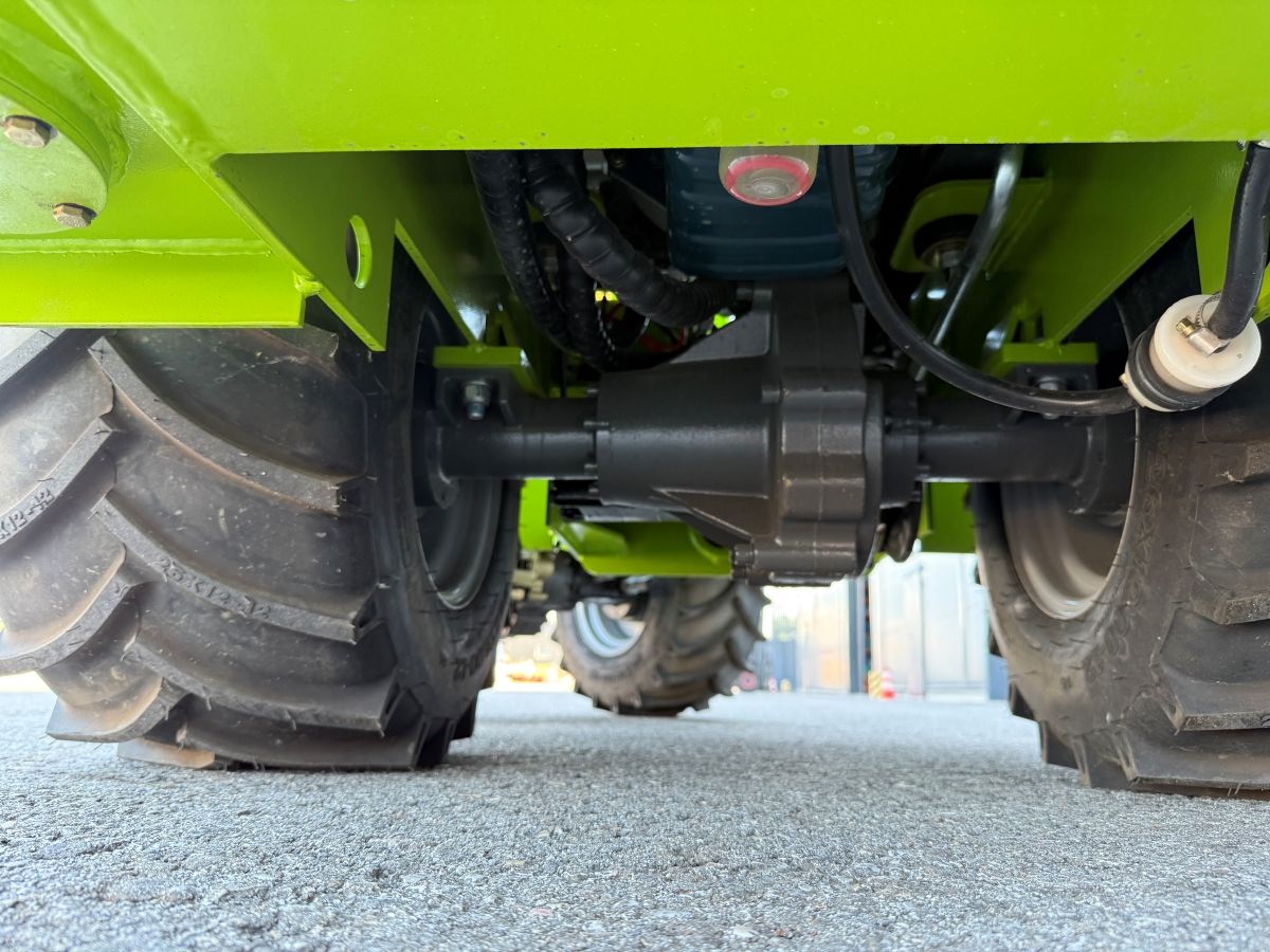 AGROX Kubota Diesel Hoflader 1.9 T - OX1060 mit Kabine 25 PS - Hubkraft 600 kg | Knicklenkung, Komfortkabine mit Heizung