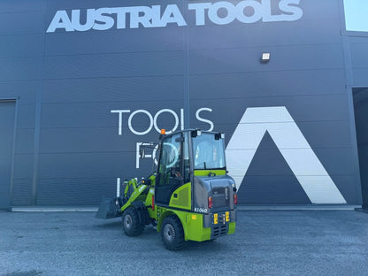 AGROX Kubota Diesel Hoflader 1.9 T - OX1060 mit Kabine 25 PS - Hubkraft 600 kg | Knicklenkung, Komfortkabine mit Heizung