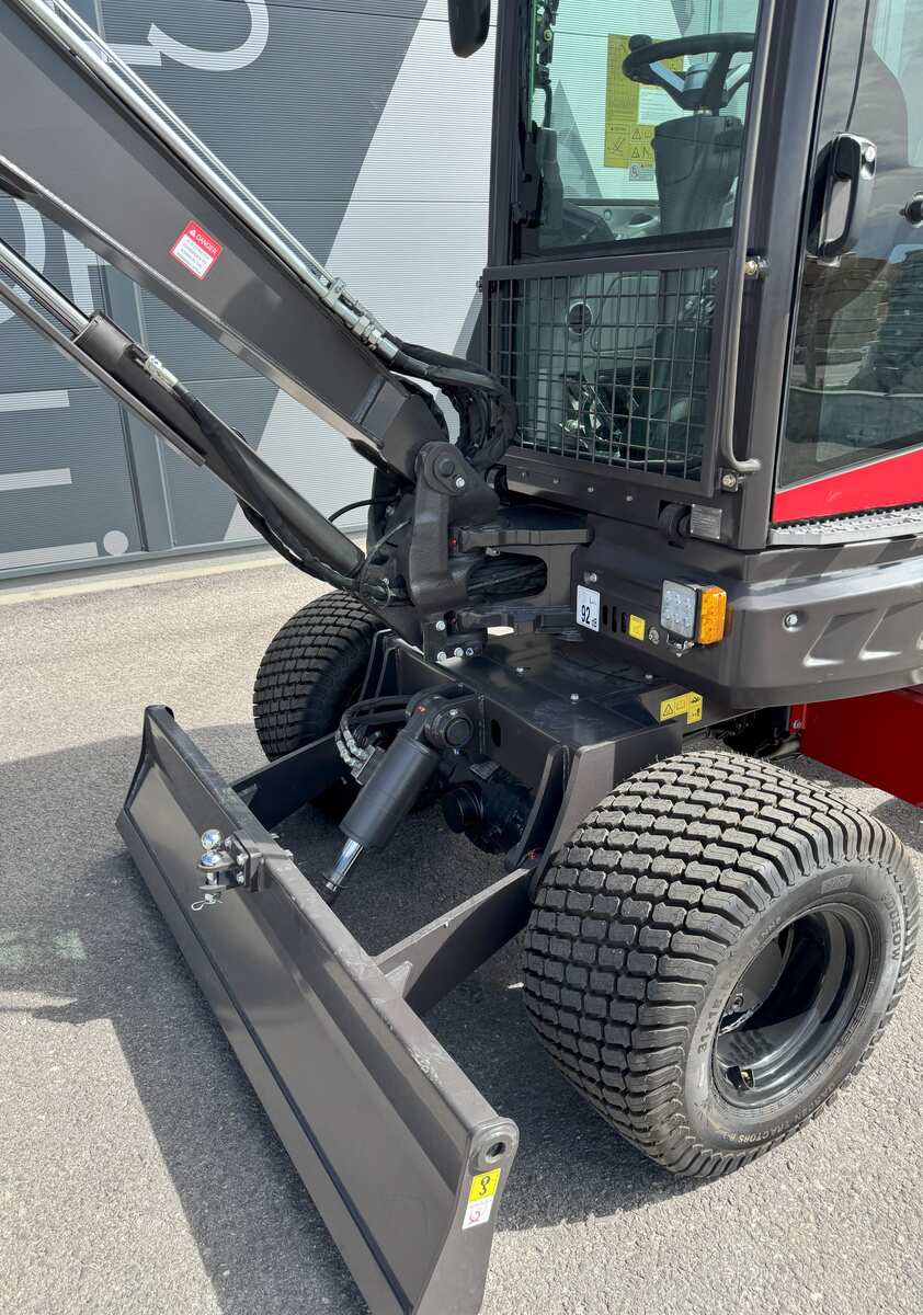 Wheel excavator 4100 kg - XN35LPRO Rhinoceros 3 cylinder Kub | GGM Tools