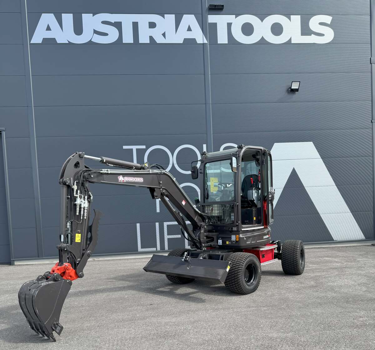 Wheel excavator 4100 kg - XN35LPRO Rhinoceros 3 cylinder Kub | GGM Tools