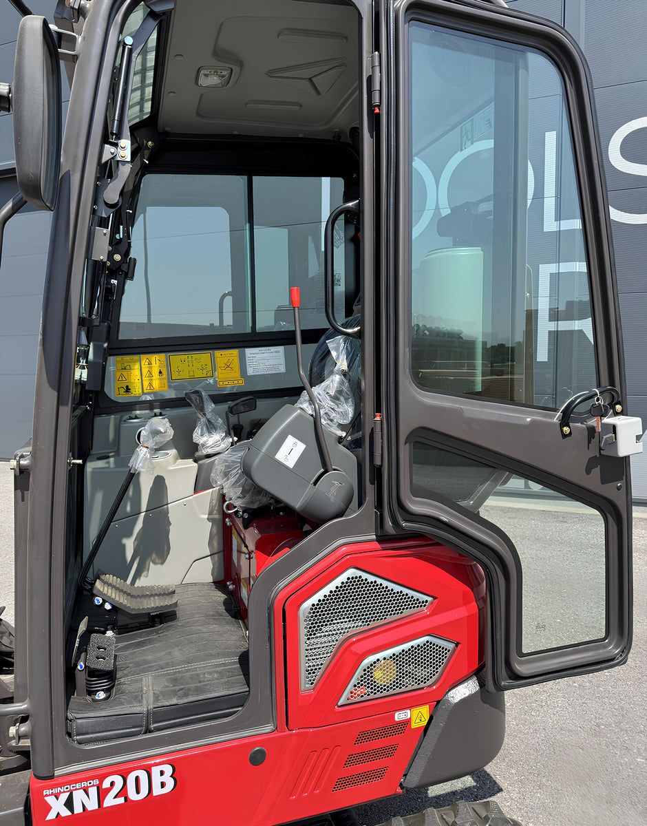 Rhinoceros XN20B diesel mini excavator with cab and adjustab | GGM Tools