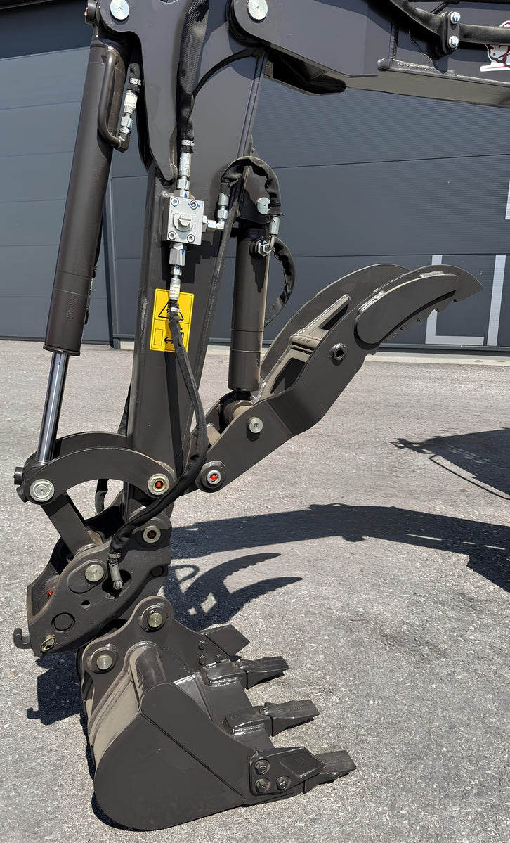 Rhinoceros XN20B diesel mini excavator with cab and adjustab | GGM Tools